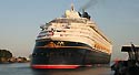 MS Disney Magic / Warnem�nde / Bild: 2 / 28.06.2010